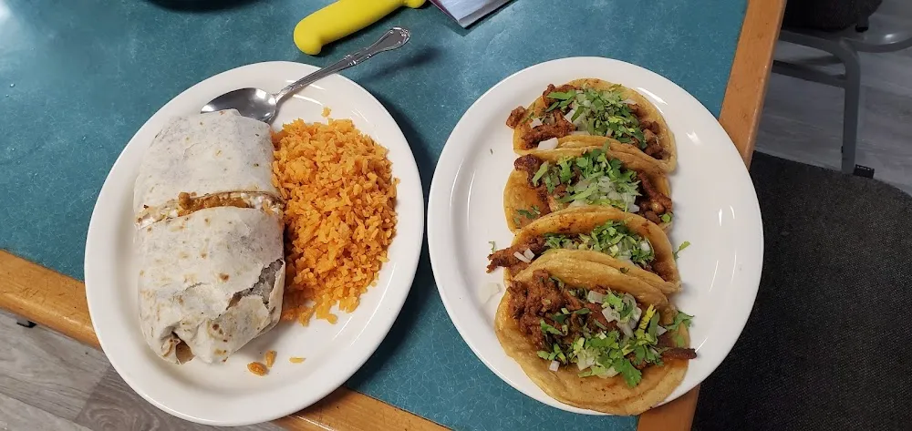 Burrito De Carne Al Pastor Y Tacos De Asada