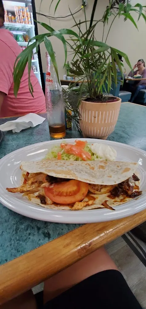Quesadilla Mixta